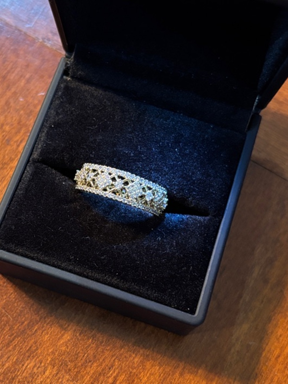Diamond Filigree Band Ring in White Gold - Elegant Women's Ring